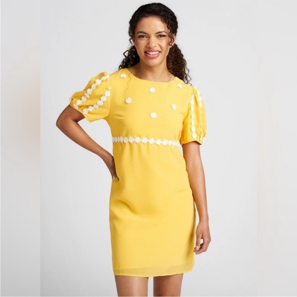 Modcloth Yellow Puff Sleeve Dress | White Floral Trim | Knee Length |  6/ Sm NWT